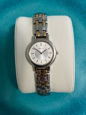 Seiko Ladies’ Vintage Quartz Bracelet Watch